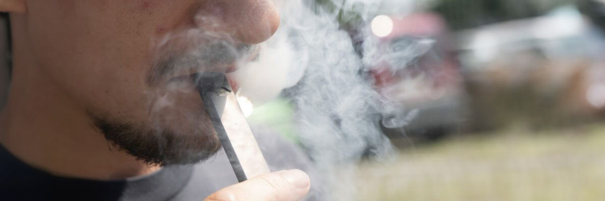 EXKLUSIV (sozusagen): „Weil die WHO es gesagt hat“ – Die Kommission will das Dampfen… nun ja… überall verbieten.