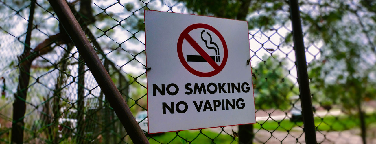 Vapotage : « À interdire » près des terrains de jeux, hôpitaux et écoles au Royaume-Uni