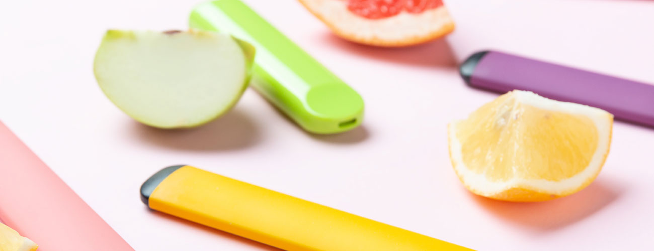 Los vaporizadores con sabor a frutas son más eficaces que la menta para ayudar a los fumadores a dejar de fumar, según un nuevo estudio