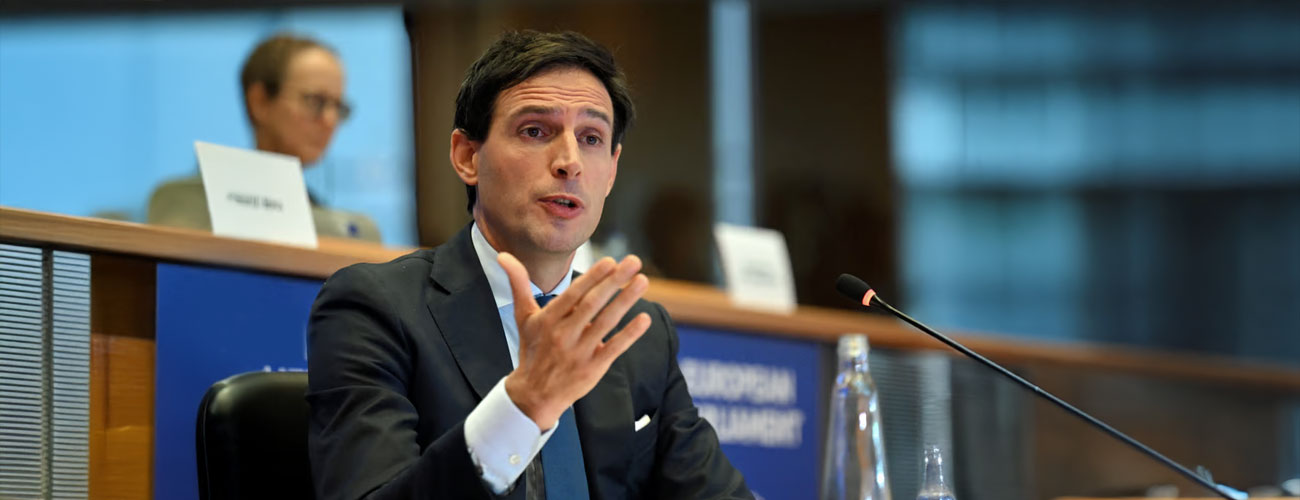 Hoekstra Lying, as he does